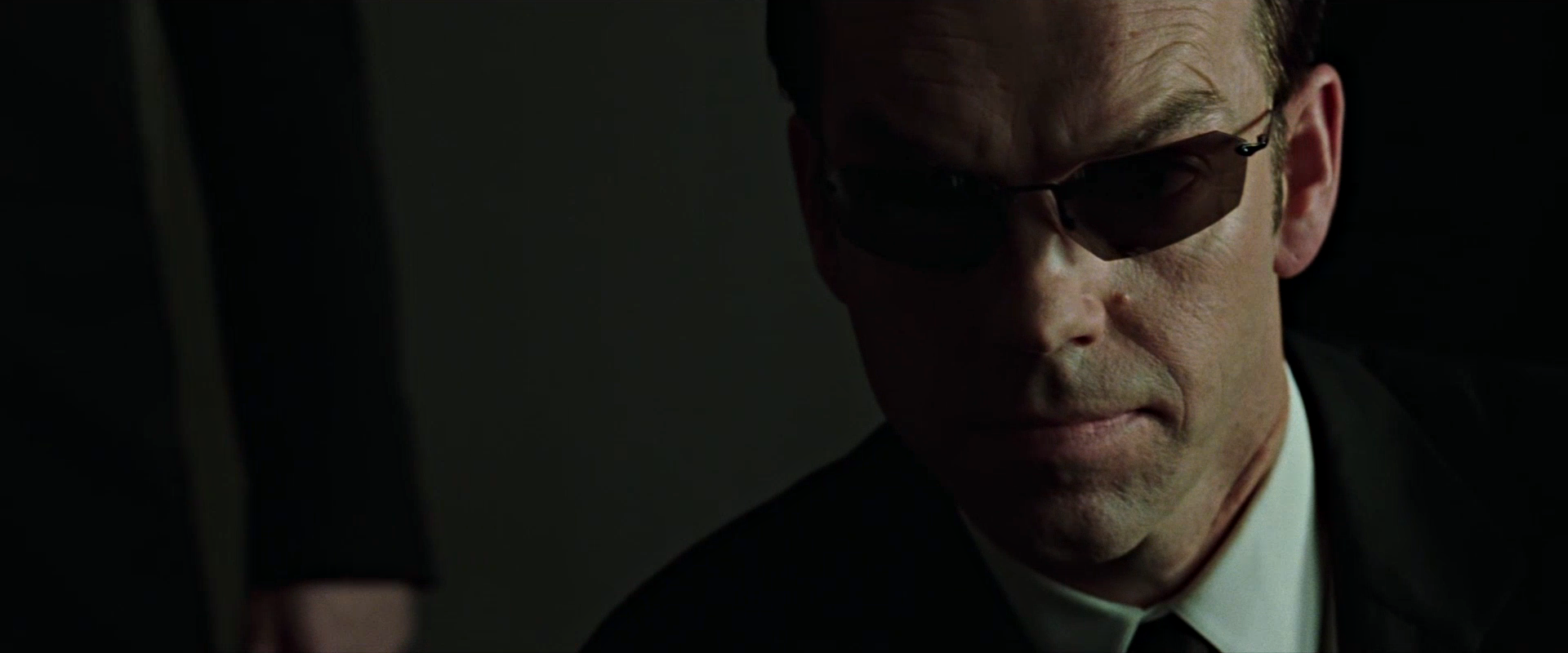 ����� ����